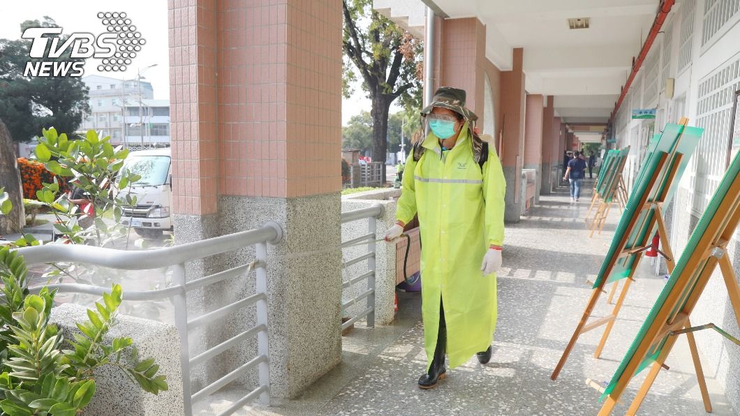 中小學迎接開學加強消毒 教長期許疫情退散