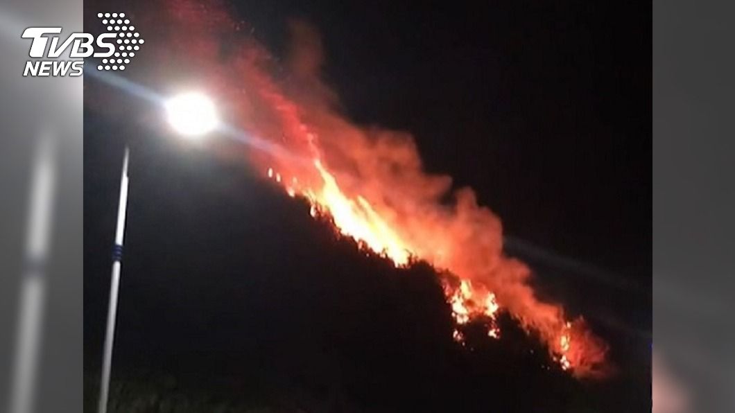春節第3次！基隆外木山深夜火燒山　疑遊客放煙火釀禍