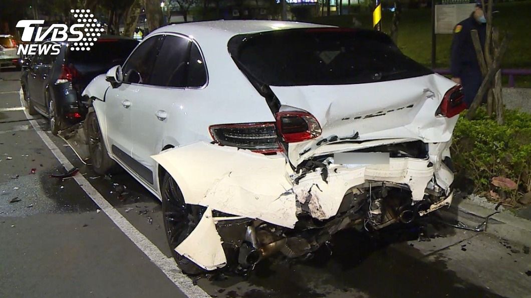 奧迪撞爛保時捷！24歲男打瞌睡「連環撞5車」維修費曝