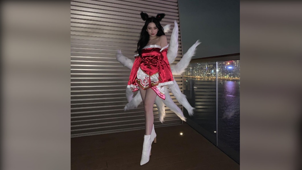 沈月在萬聖節時扮起性感九尾狐。(圖/翻攝自沈月IG)