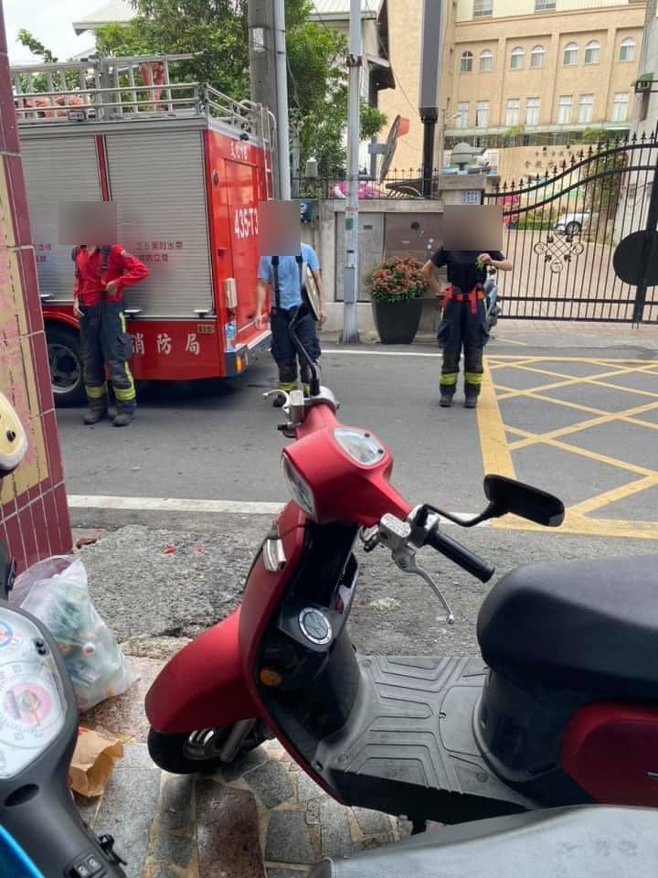 原PO住的大樓火災警報器還壞掉。(圖/翻攝自爆廢公社公開版)