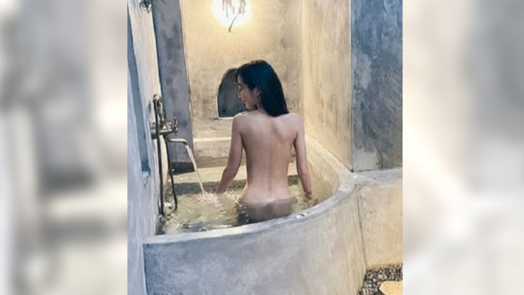 曾莞婷全裸入鏡。(圖/翻攝自曾菀婷臉書)