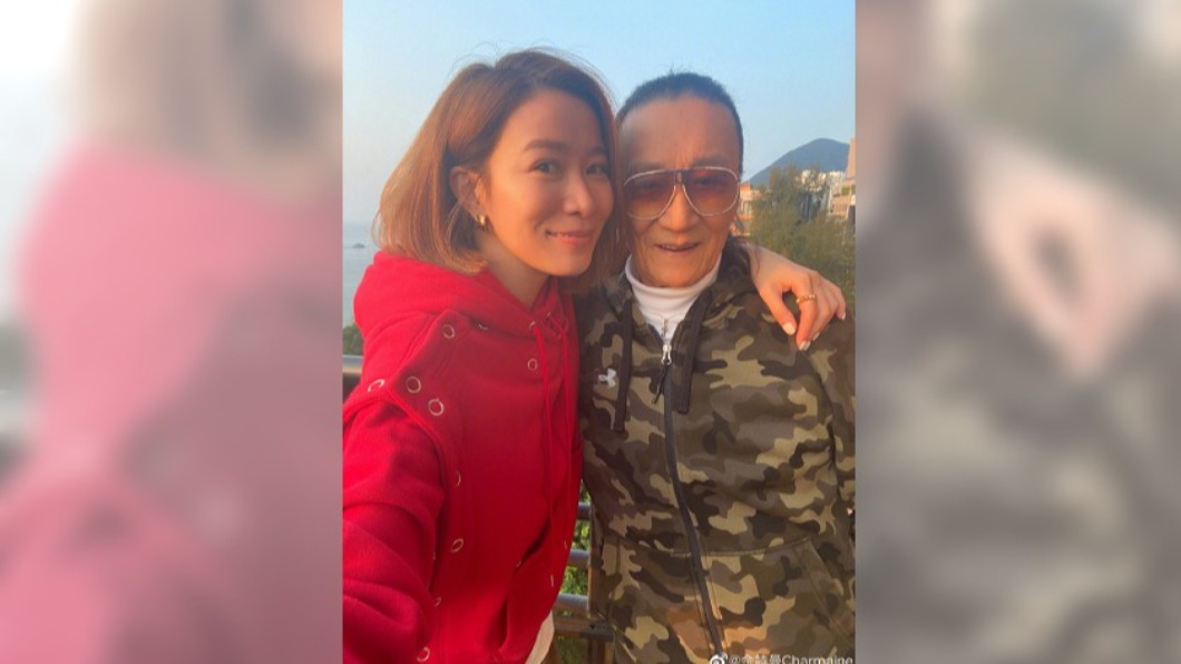 佘詩曼貼出與謝賢合照。(圖/翻攝自佘詩曼微博)