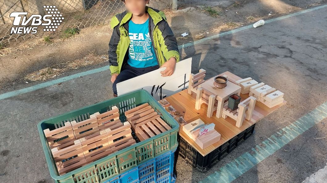 兒子出門擺攤被檢舉,讓吳爸爸相當無奈。(圖/吳爸爸授權提供)