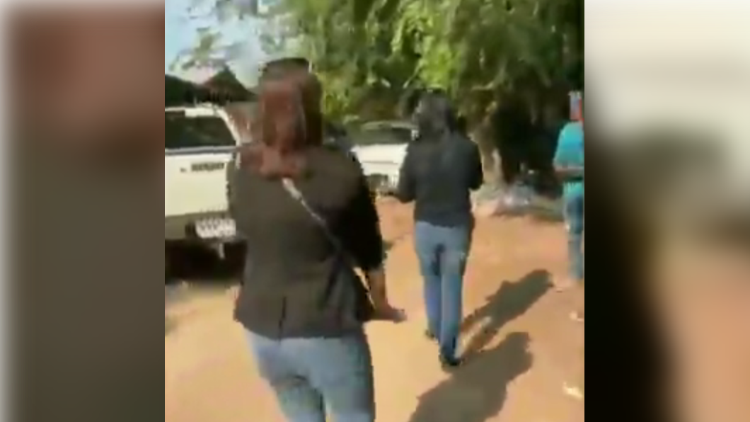 婆婆帶兒媳婦直闖婚禮對質。(圖/翻攝自คลิปเด็ดแชร์กัน臉書)