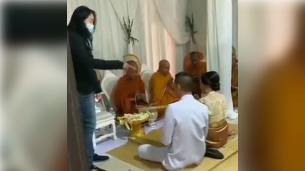 婆婆指著新郎痛罵。(圖/翻攝自คลิปเด็ดแชร์กัน臉書)