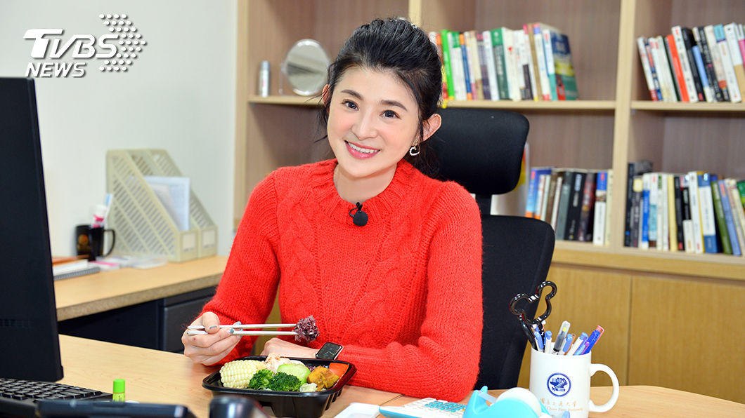 《享食尚黃金組合益生菌》的代言人蘇宗怡，年後就算外食，也會選擇清淡飲食。圖／TVBS