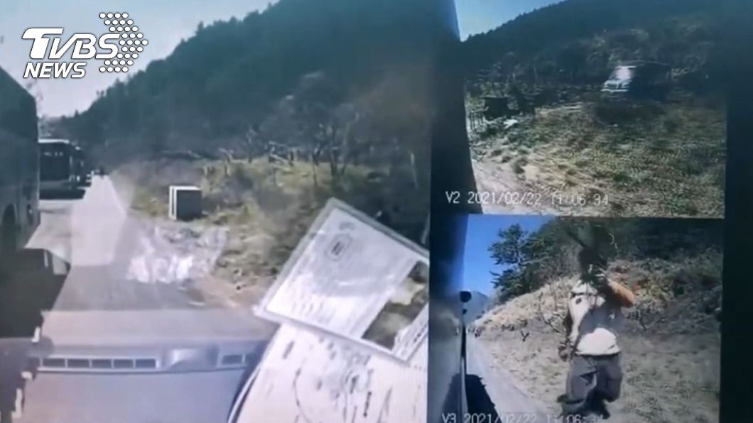 交管與遊客發生爭執,竟持漆彈朝車輛射擊。(圖/TVBS)