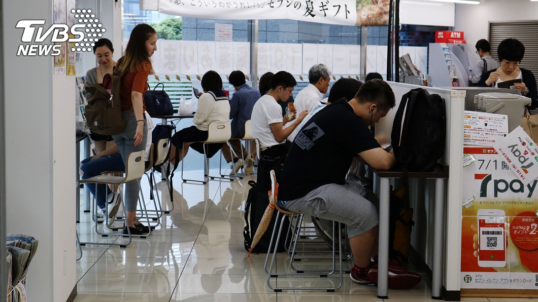 怨超商客人「吃飯素素叫」 他:只是想午睡一下…