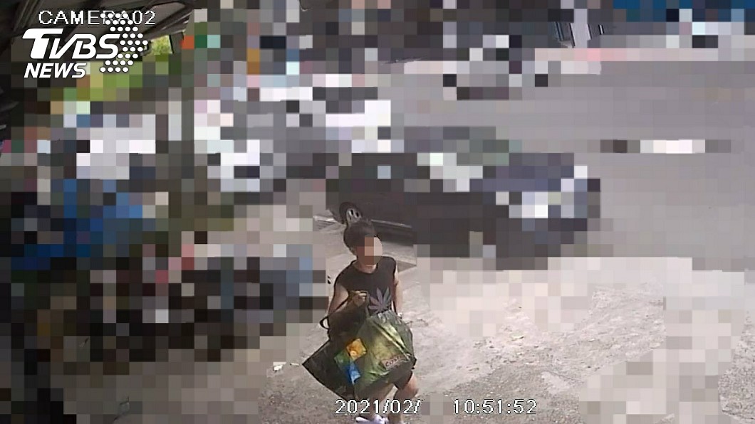 可疑男子擅闖公寓。(圖/當事人授權提供)