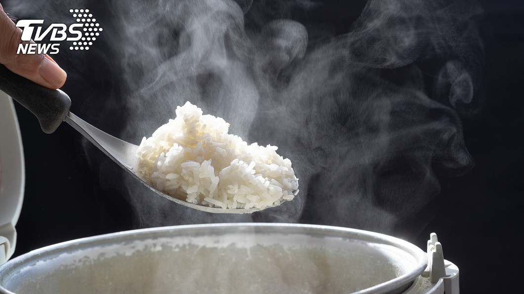 熱炒店「吃光2桶飯」嫌不夠 大學生狂洗負評:沒覺得不妥