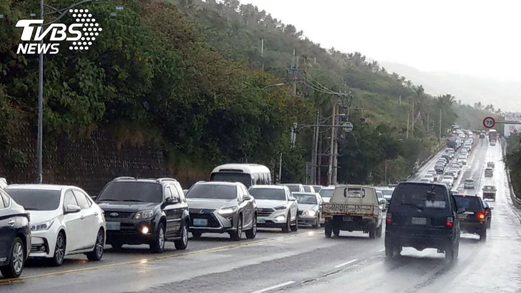 南迴公路多良站附近路段估壅塞 228連假實施交管