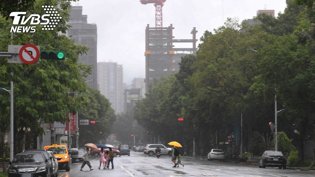 連假首日北部東半部局部短暫雨　未來2天西部易有霧