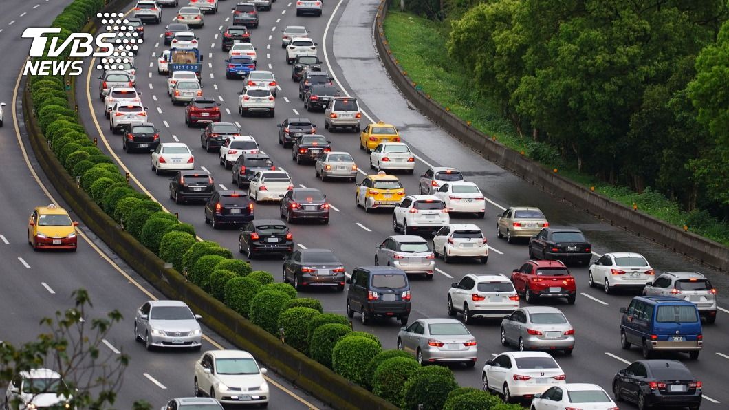 午後國3往國5塞不停 南港系統車速僅剩10公里