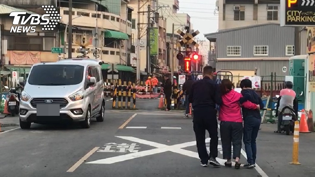 228連假闖入平交道!中風男「遭區間車撞死」陳屍軌道