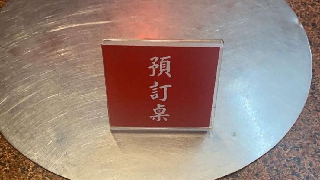 奧客熱炒店插隊誆有訂位 神回1句老闆氣炸趕出去