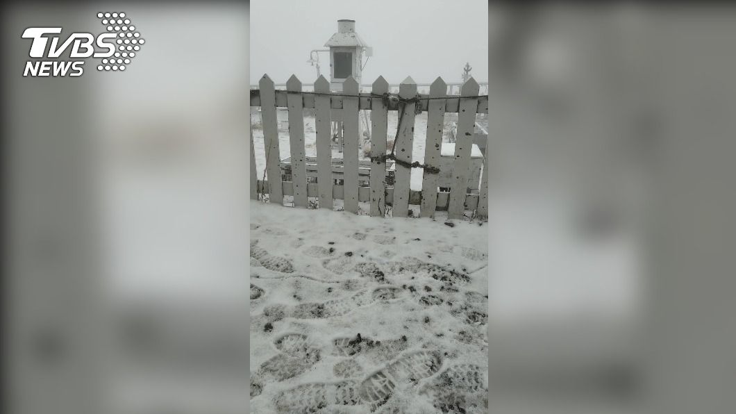 玉山降雪。(圖/氣象局提供)