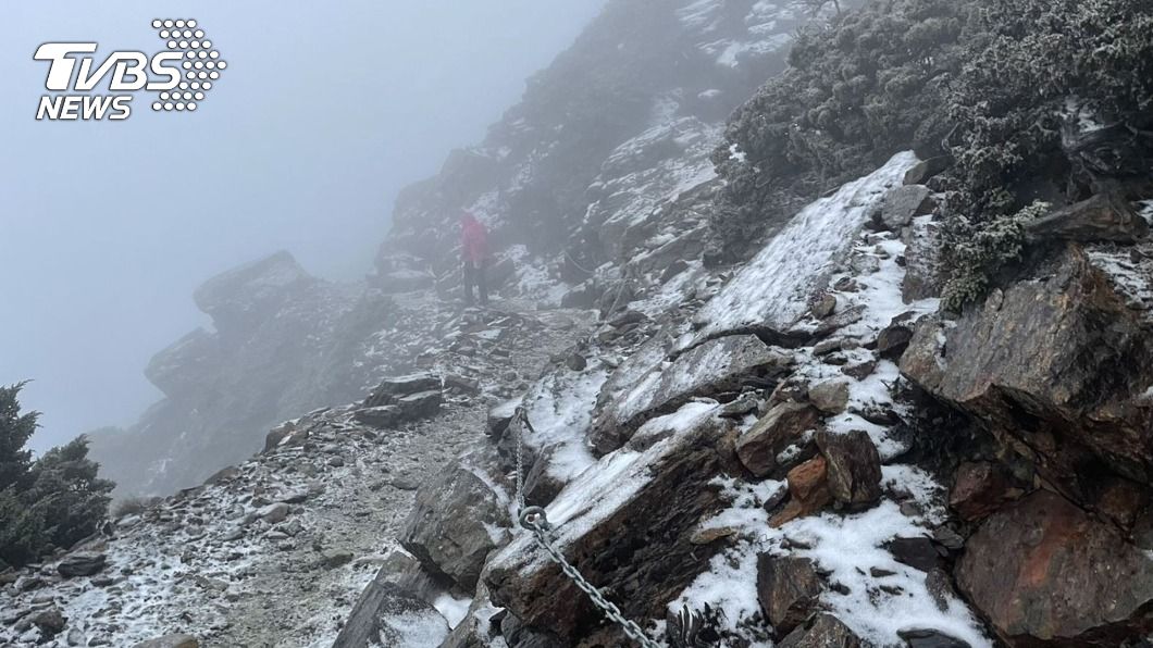 玉山降雪步道結冰溼滑 管理處籲山友注意安全