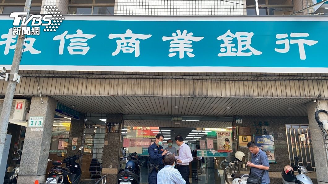 高雄小港板信銀行傳搶案 歹徒持槍闖入遭警方壓制