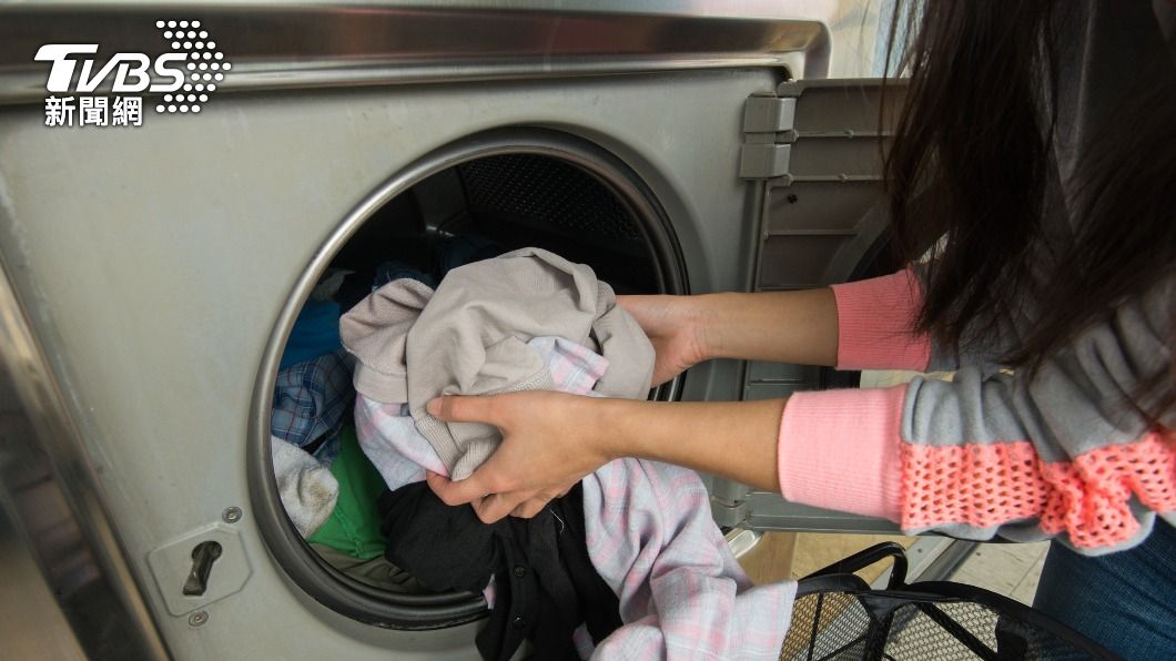 25年烘衣機爆「棉絮山」　外國女嚇：居然沒燒起來