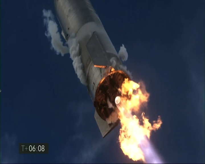成功著陸後起火 SpaceX星艦火箭又爆炸