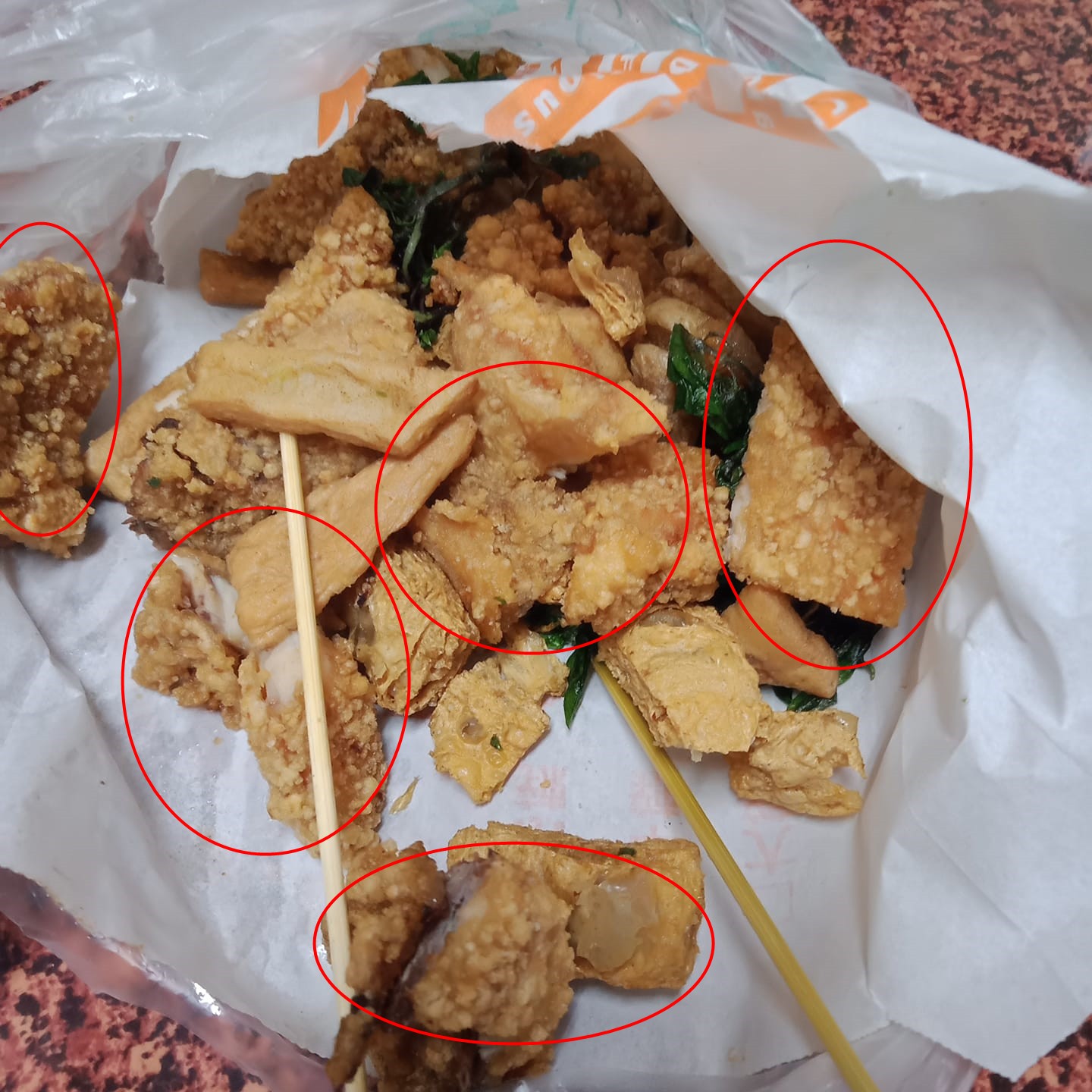 網友指出老闆有放雞排。(圖/翻攝自爆怨公社)