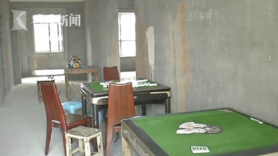 江西一名男子買了房子2年沒入住,竟然變成社區的公共麻將室。(圖/翻攝自看看新聞)