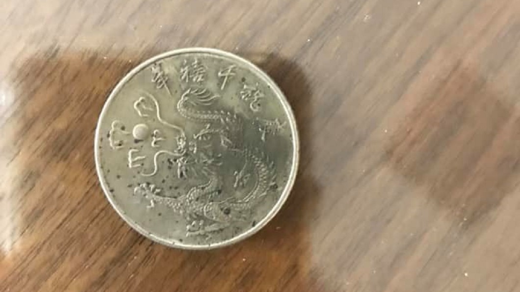結帳掏霸氣「千禧龍幣」被退 內行嘆不識貨:賣2千5