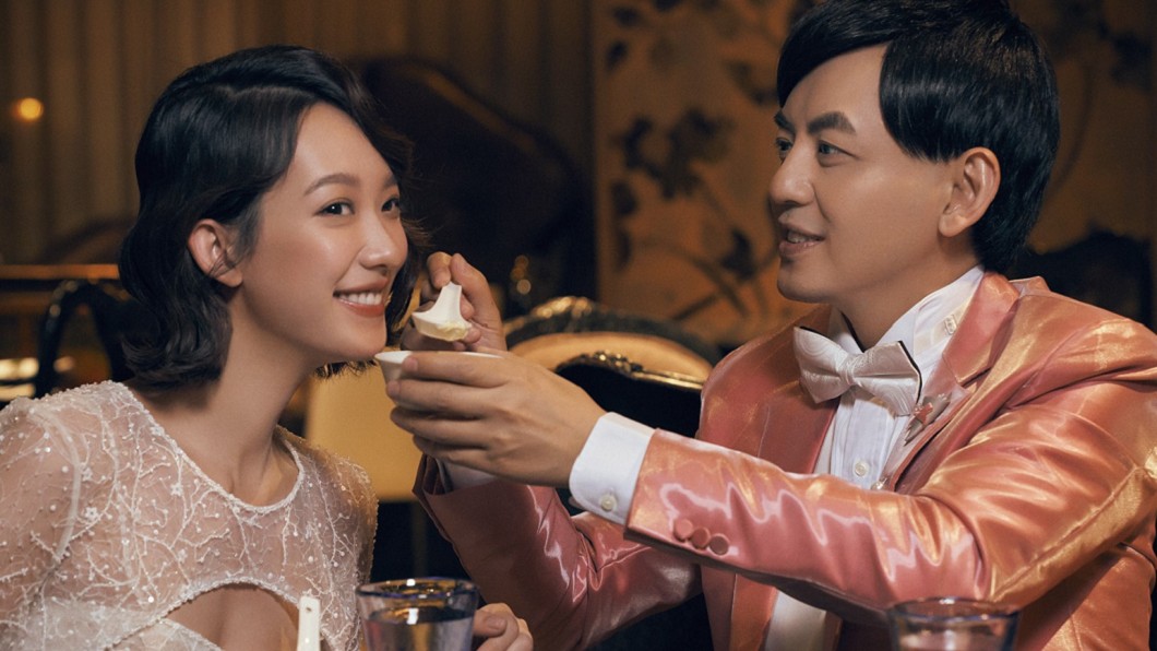 黃子佼再曝光婚紗照,重遊小倆口當初曖昧的餐廳回味。(圖/翻攝自黃子佼臉書)