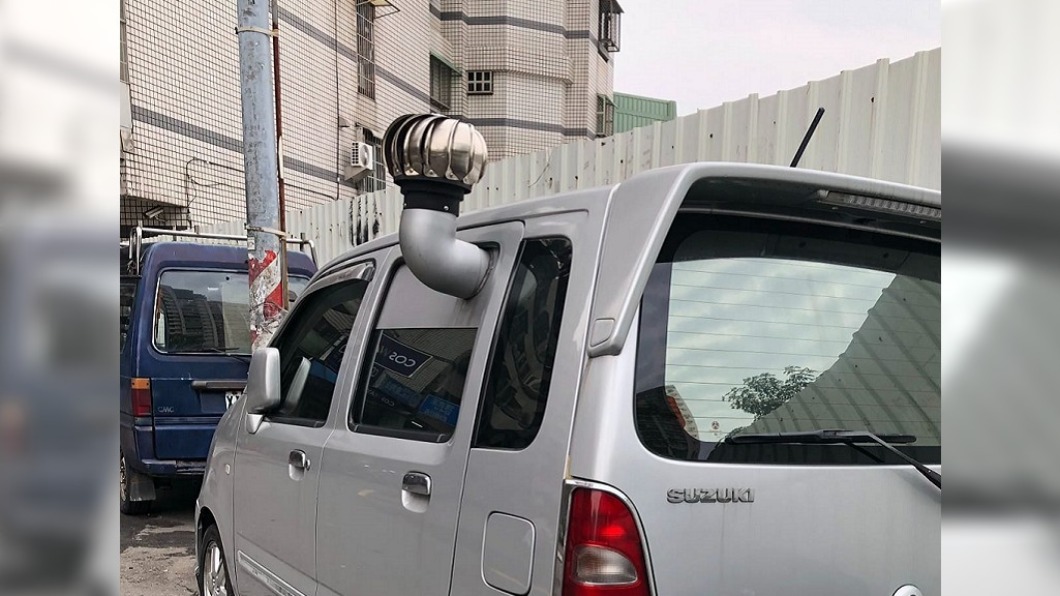 奇特改裝「神秘金屬球體」插入車窗 內行曝真實用途