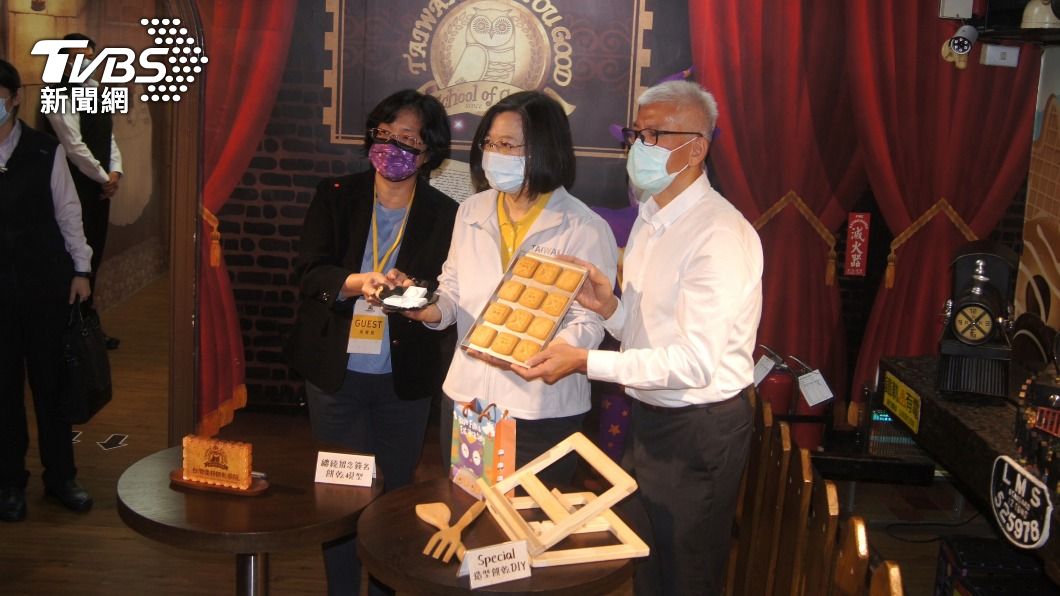 參觀「台灣優格餅乾學院」 蔡英文肯定在地品牌文化發展