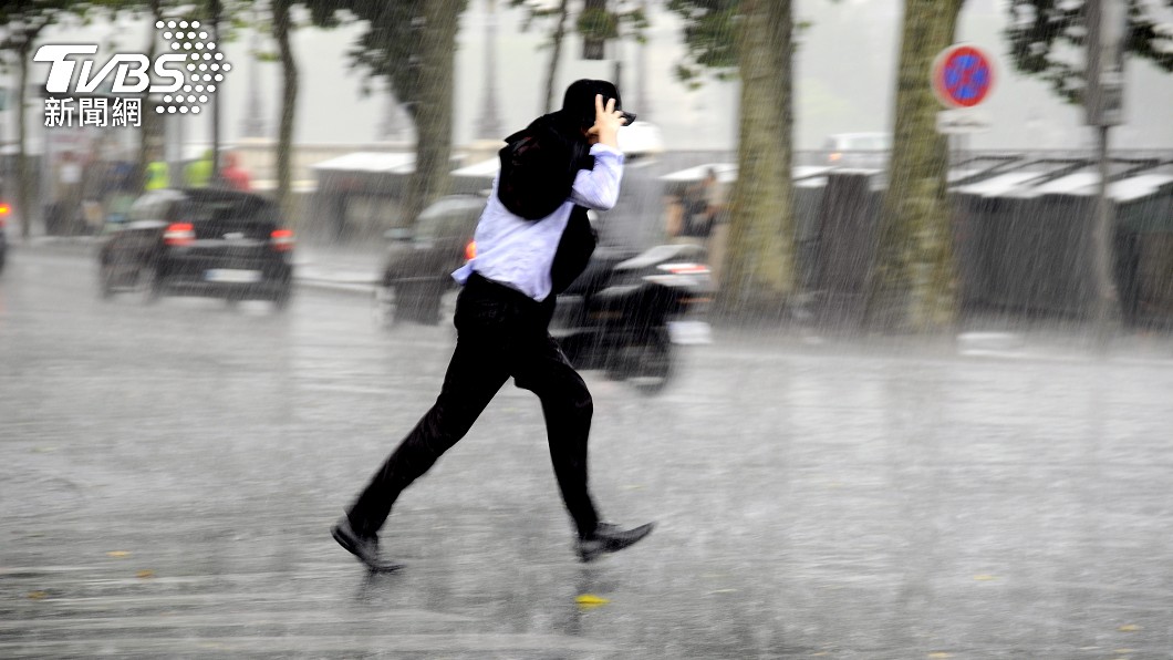 北台越晚雨越大！　明「轉晴變冷」剩15度