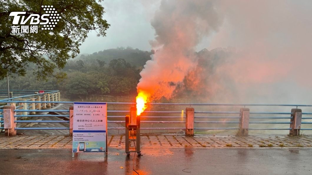 降雨猛烈,時間卻相當短暫無法舒緩水情。(圖/TVBS)