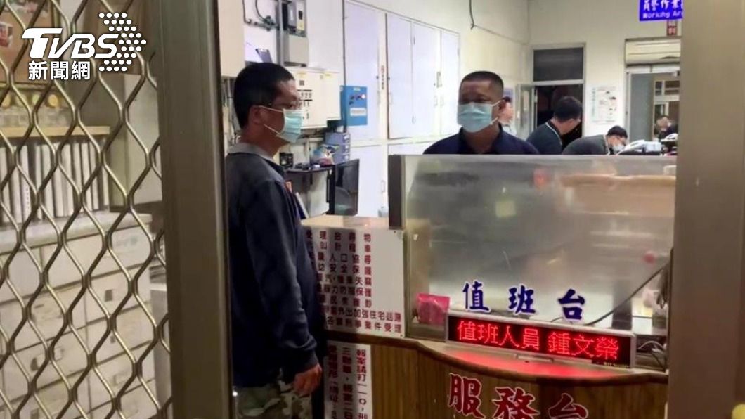 鳳梨伯遭惡意人士假冒總統府訂鳳梨。(圖/TVBS)