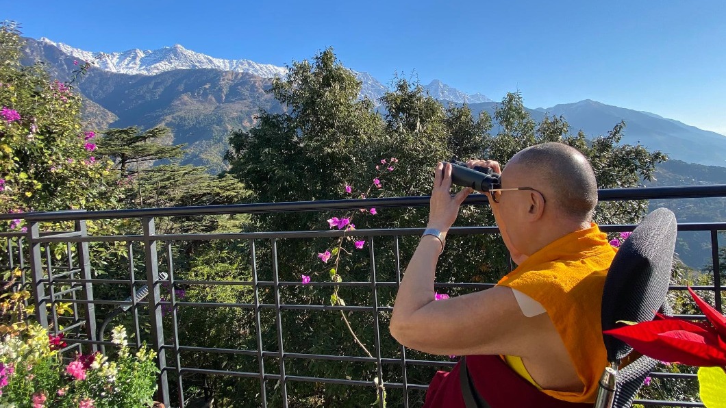 達賴喇嘛長年居住在山城達蘭薩拉。(圖/翻攝自Dalai Lama臉書)