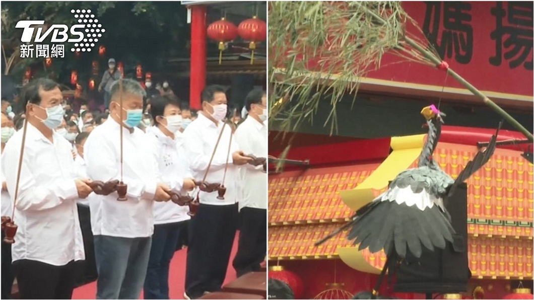 突刮怪風「祈雨神鳥」脫線墜地 鎮瀾宮信眾驚呼