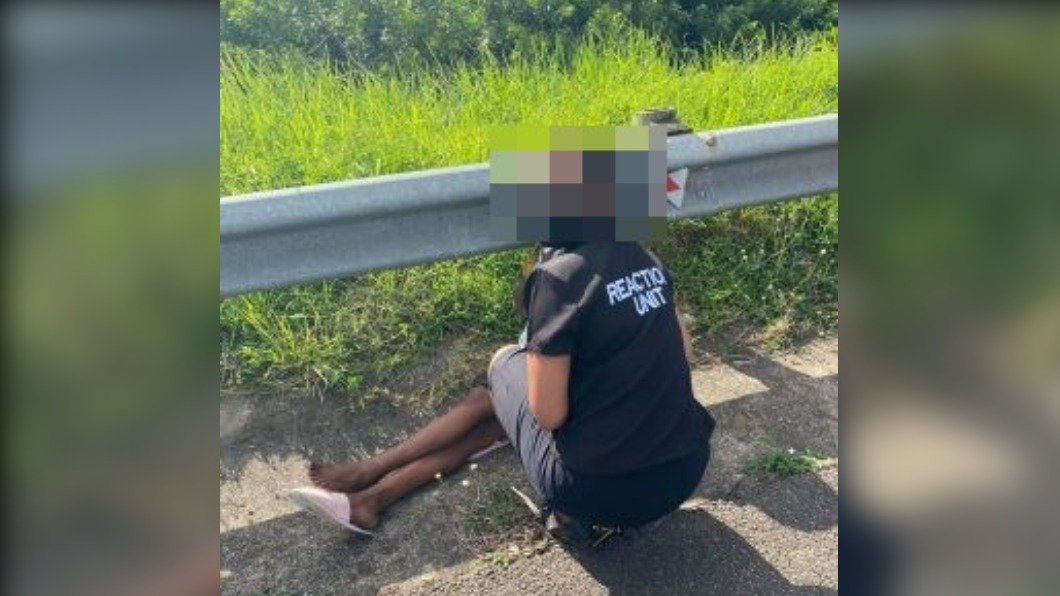 路人看見女子求救,趕緊協助報警。(圖/翻攝自《North Coast Courier》)