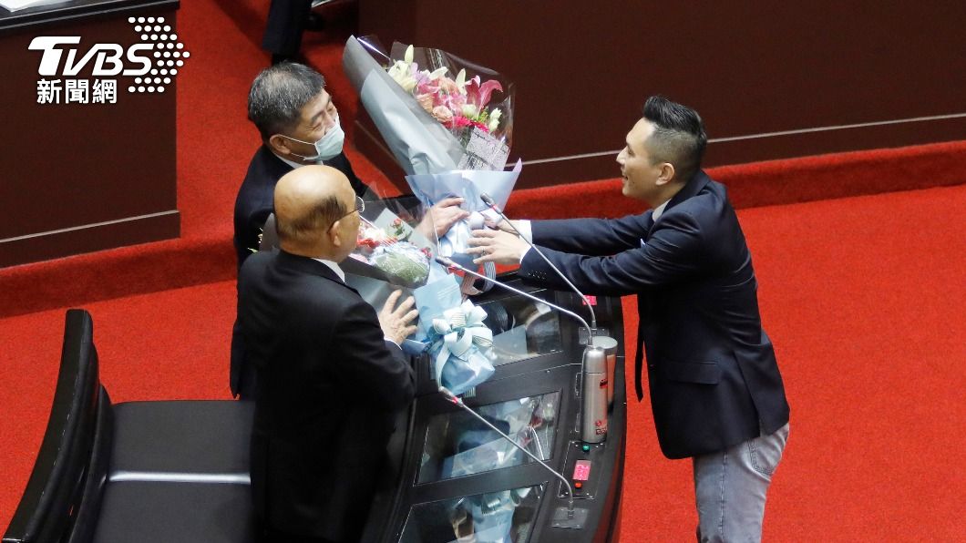 陳以信送花引藍營不滿　蘇貞昌：只問黨派很可惜