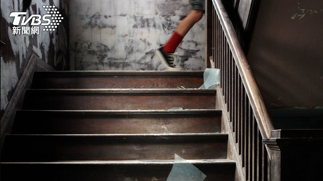 俄羅斯一對年輕情侶在樓梯間發生性關係。 （示意圖／shutterstock 達志影像）