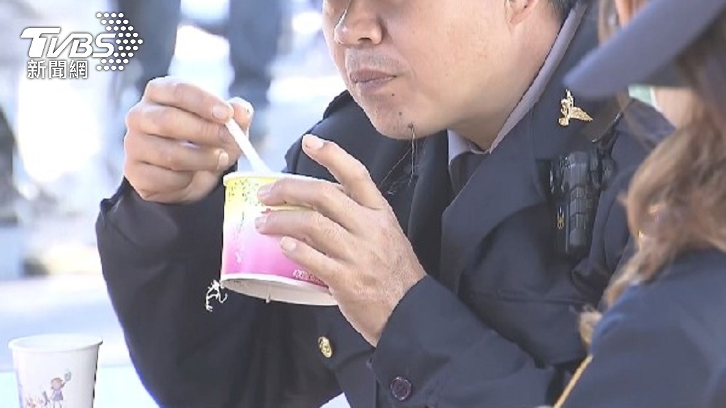 便當店「助警插隊」:先包給他 神暖結局被讚翻