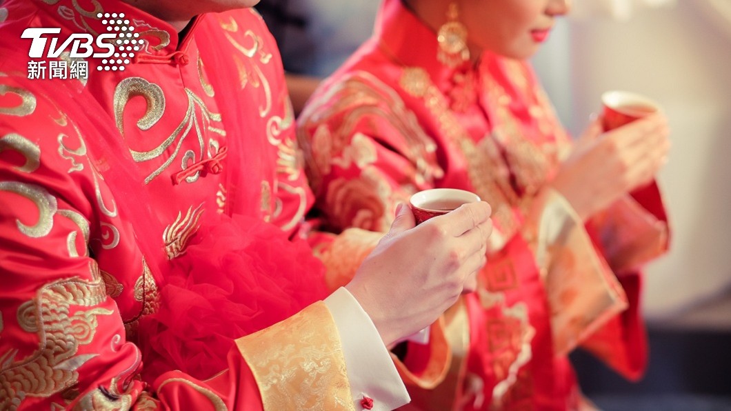 新娘嫌紅包太少不下車 婆婆苦勸「加價4萬」場面超僵