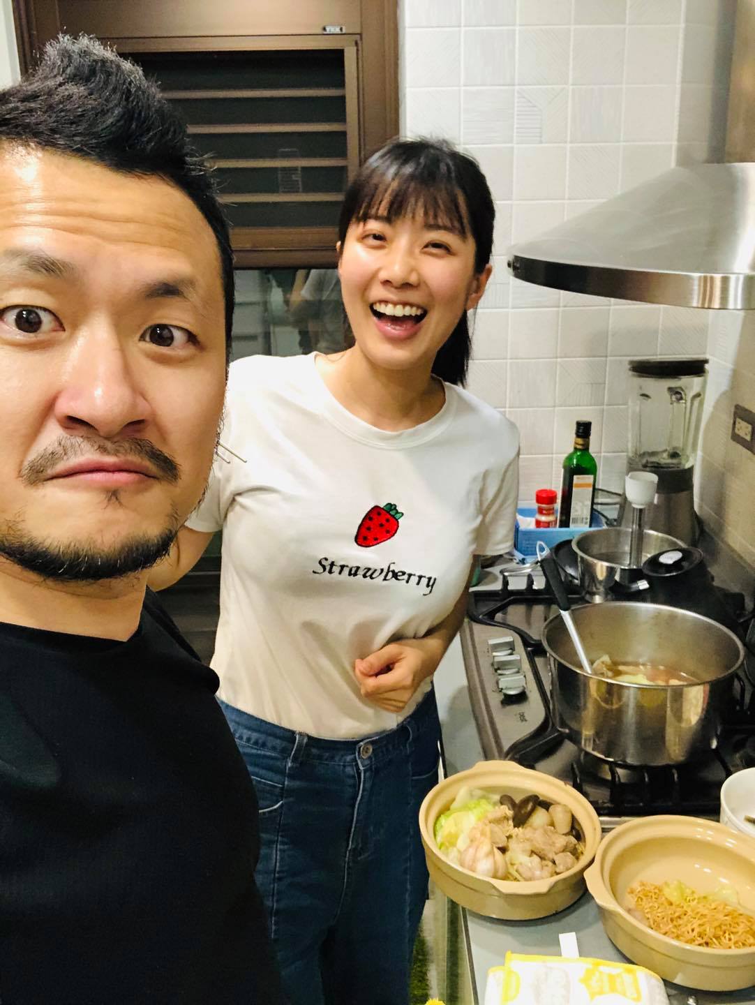 九把刀當年劈腿周亭羽,事後2人登記結婚。(圖/翻攝自九把刀臉書)