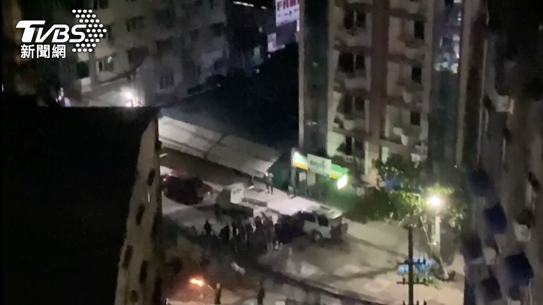 緬甸軍警徹夜包圍仰光三橋區 示威者陸續脫困