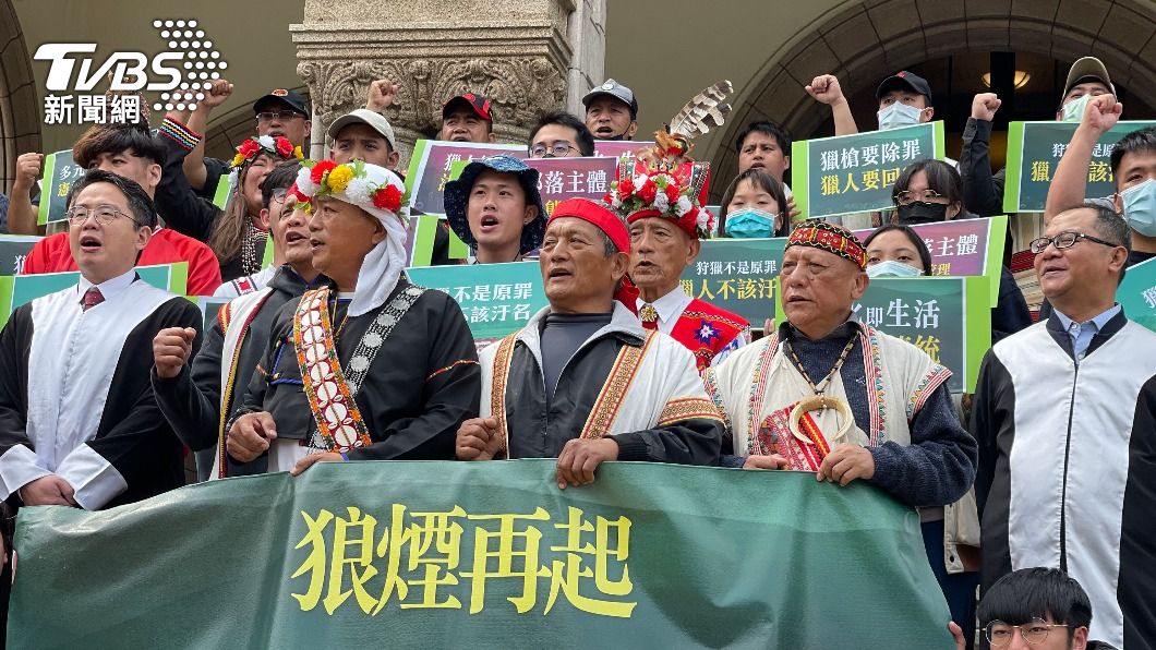 釋憲聲請人王光祿（前排中）。（圖／中央社）