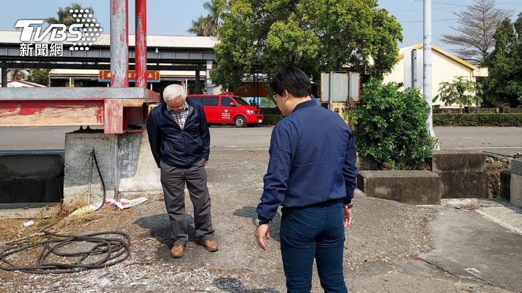 曹嘉豪第一時間致電檢骨師來現場相驗。(圖/彰化縣議員曹嘉豪授權提供)