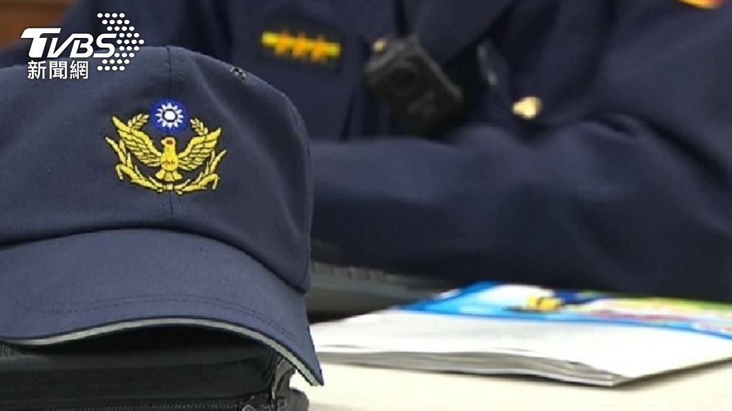 事後警方對騎士開出12張違規罰單。(圖/TVBS資料畫面)