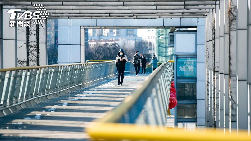 受疫情影響下,嚴重衝擊經濟、民生等問題。(示意圖/shutterstock達志影像)