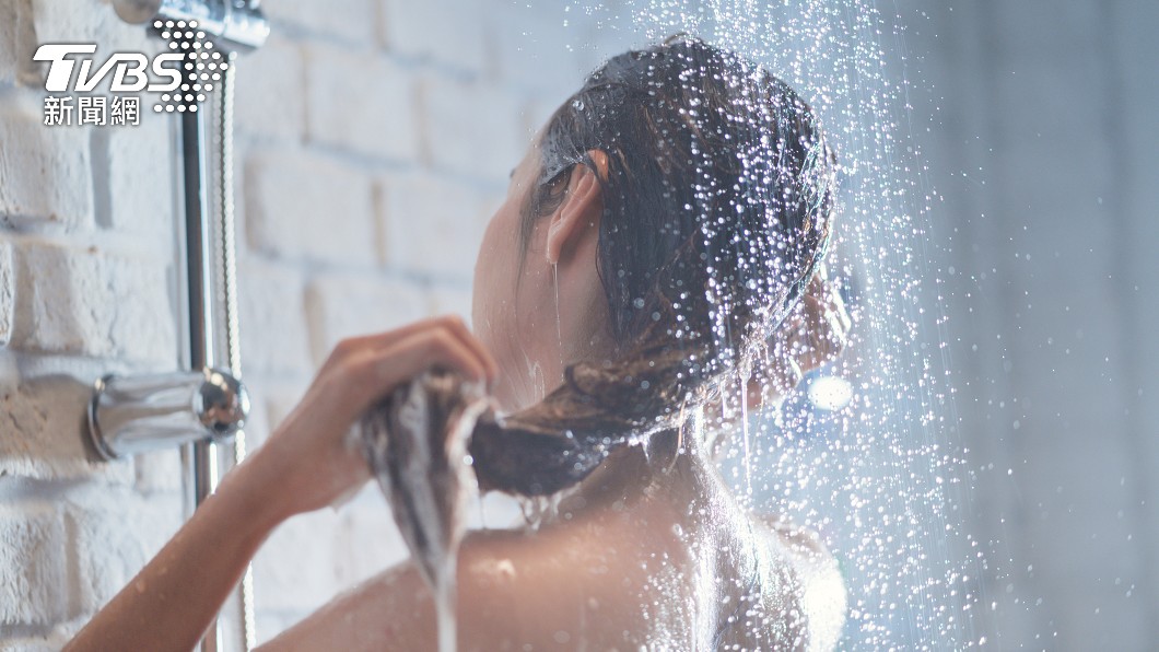 普遍民眾習慣天天洗澡才能安心睡覺。(示意圖/shutterstock達志影像)