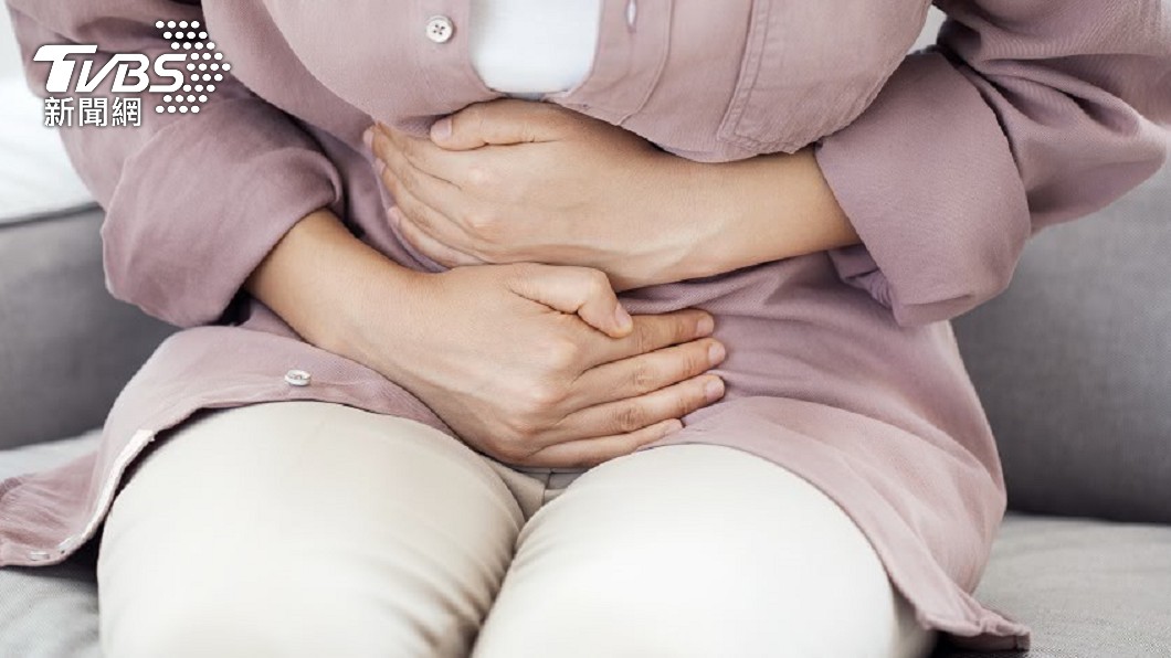 女子聽信偏方,結果引發嚴重感染症狀及骨盆疼痛。(示意圖/shutterstock達志影像)
