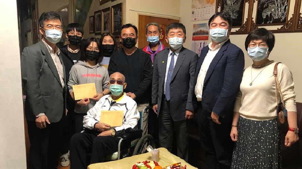 部桃護理師一家7口康復出院 陳時中親探視